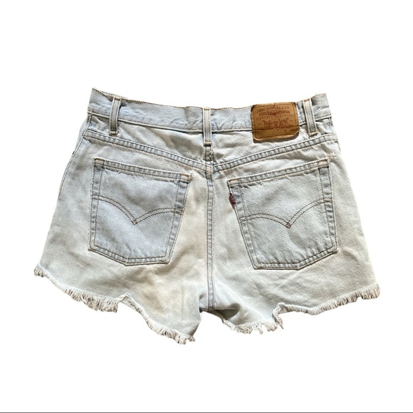 Vintage 565 red tab light wash Levi’s Shorts - Picture 2 of 10